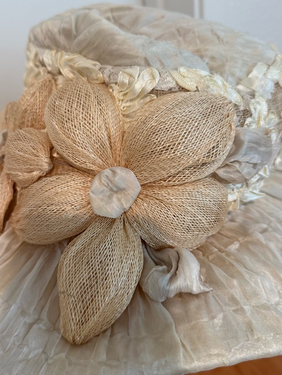 Grevi cream straw wide-brim hat with woven floral trim main image 2
